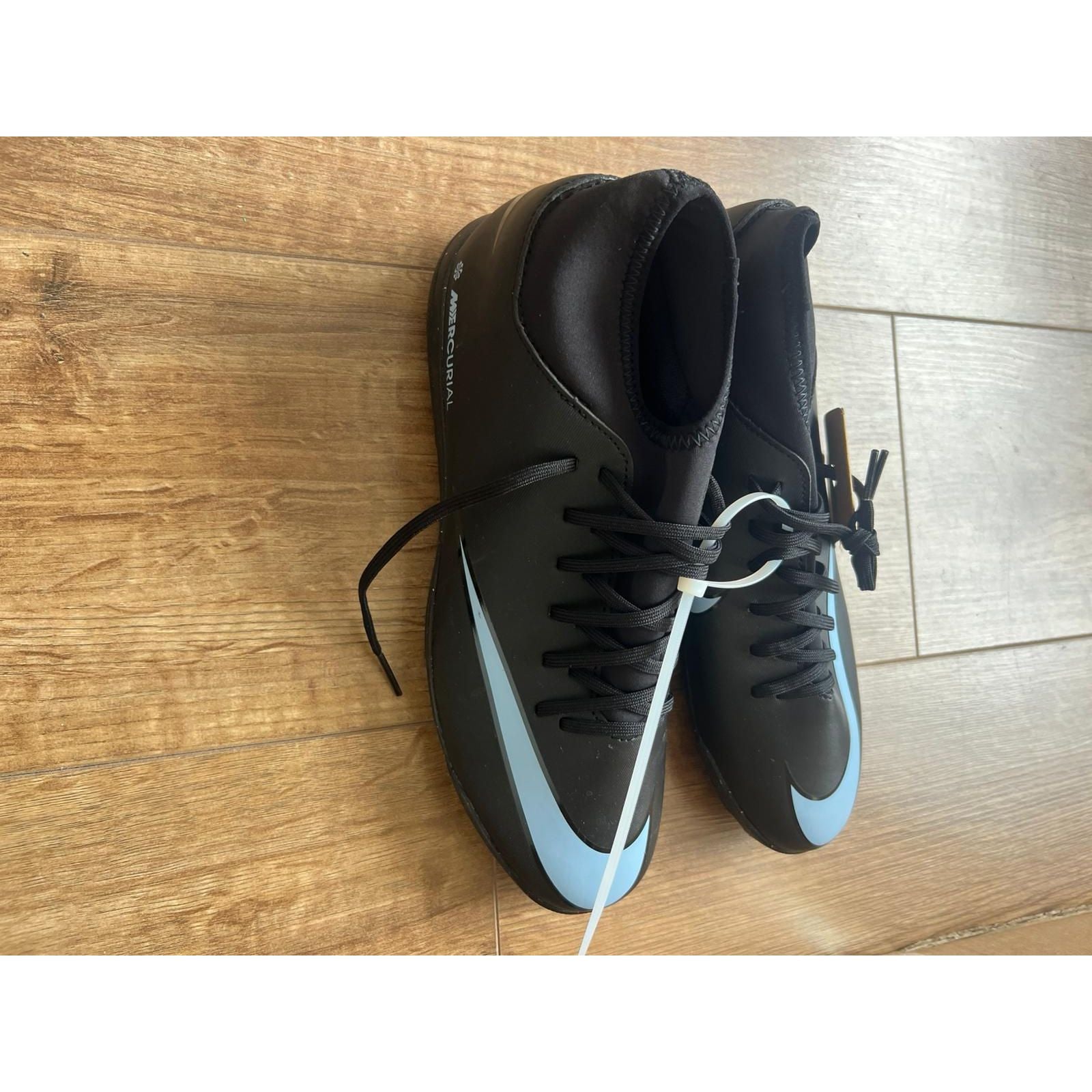 Nike Mercurial Vapor 16 Club Turf Low-Top Football Shoes